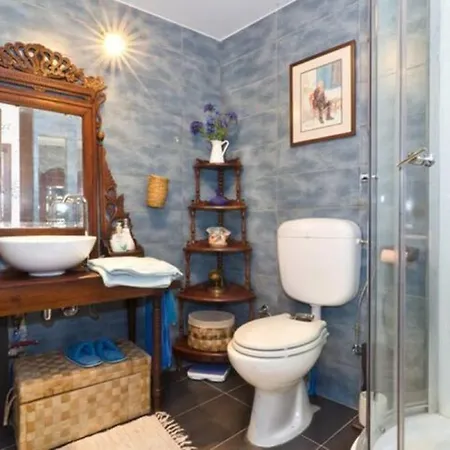 In The Old Of Διαμέρισμα *